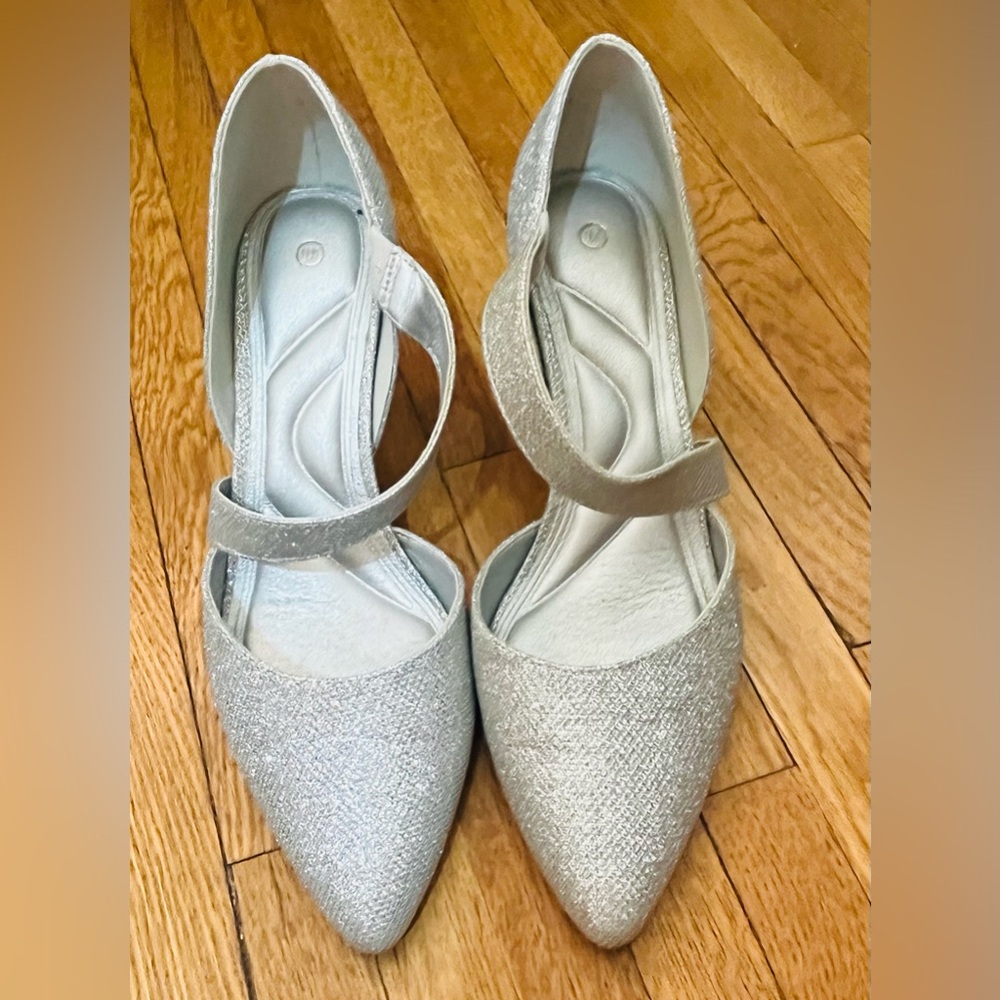 Silver/Glittery Textured pump style high heel. Worn once, like new size 9W.